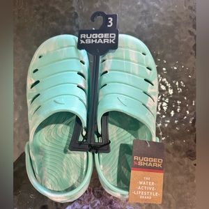 Rugged Shark clogs big kids size 3